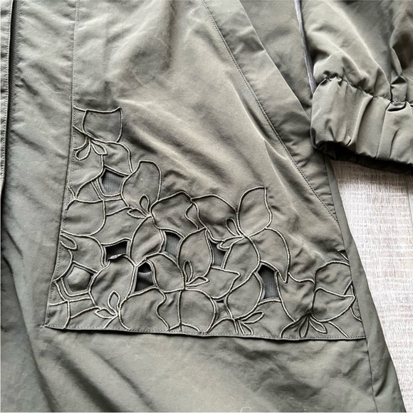 Lululemon Graced With Lace Long Jacket in Dark Olive Size 6 - Picture 4 of 11